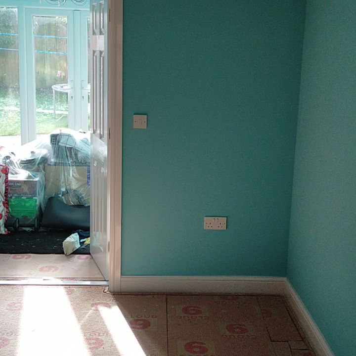 Painting and decorating in Edgbaston/West Midlands
A video of a living room, par…